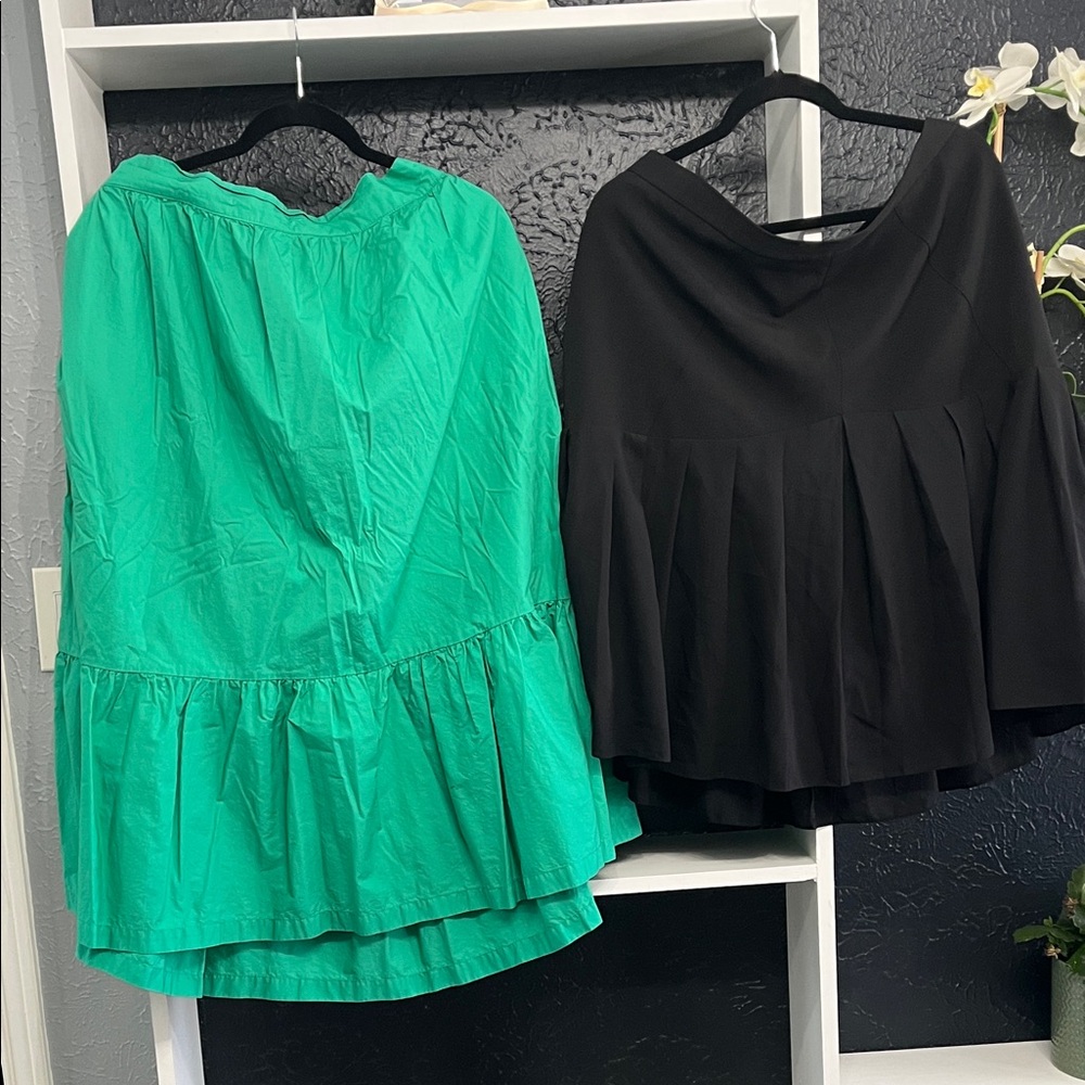 2 skirts. Green Ruffled Tiered Skirt 1X + Black Pleated Skirt 16w Duo.